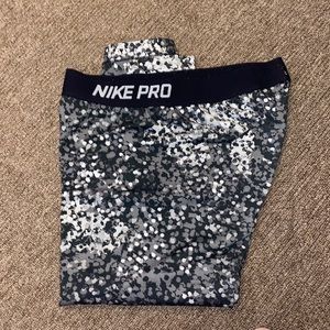 Nike Pro capri leggings